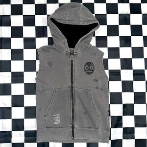 NWOT Nununu Boys Distressed Gray & Black Hoodie Vest 6-7
